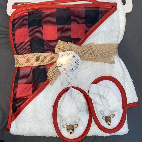 lila & jack Other - Baby bath towel and slippers